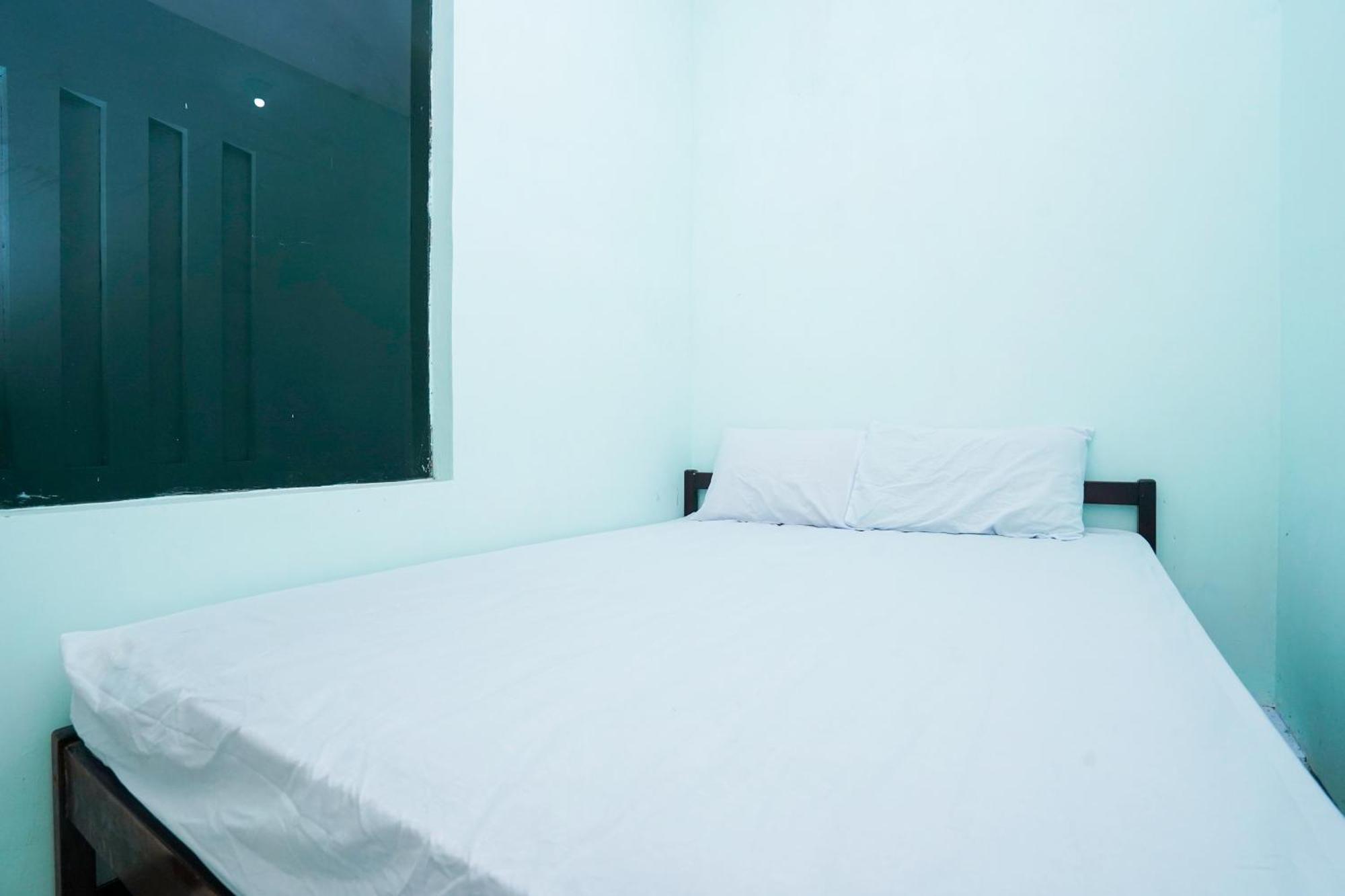 泗水 Oyo Life 2309 Kost Si Mbok Vivi酒店 外观 照片