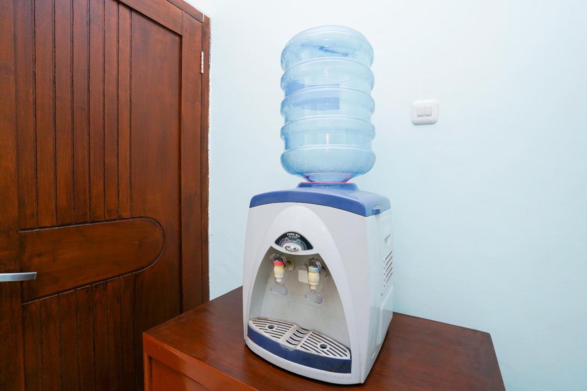 泗水 Oyo Life 2309 Kost Si Mbok Vivi酒店 外观 照片
