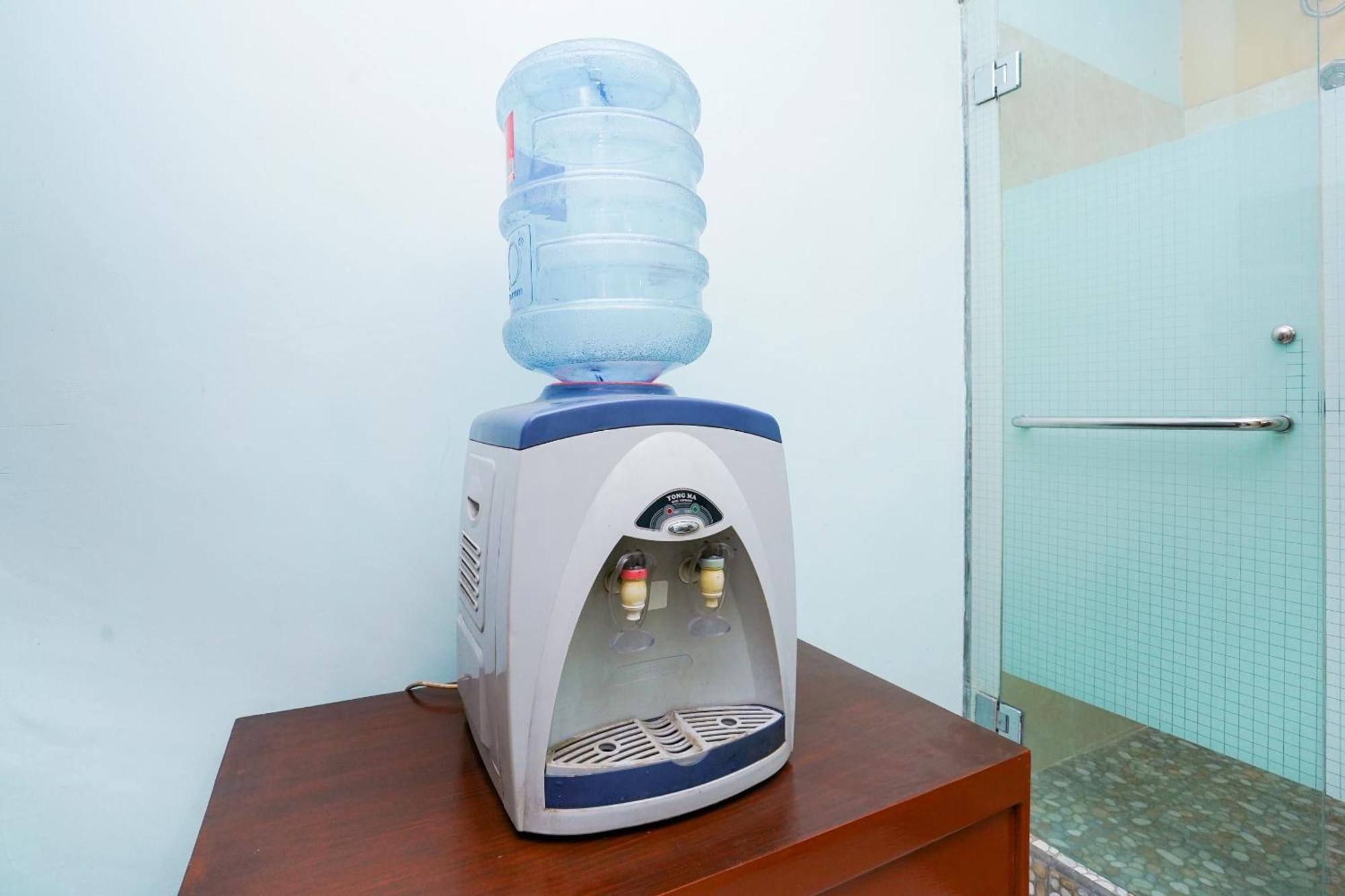 泗水 Oyo Life 2309 Kost Si Mbok Vivi酒店 外观 照片